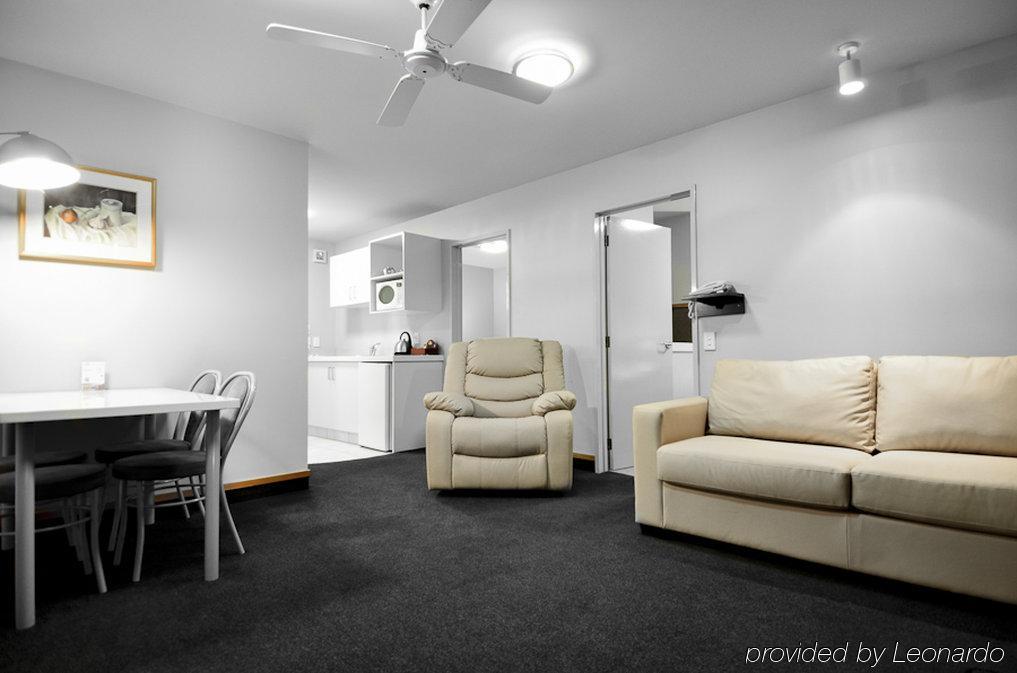 Palms Motel 4*