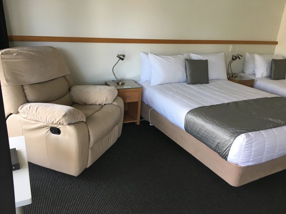 Palms Motel 4*