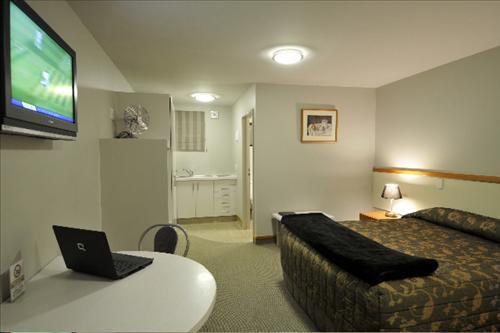 Palms Motel